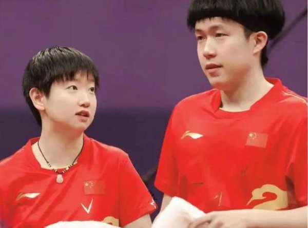 东南配资 细节被扒，王楚钦恋情曝光？乘坐电梯，孙颖莎来到，谁注意他反应