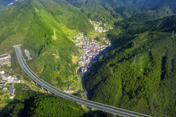 涨停吧 黄山市徽州区富溪乡：古村焕新韵  振兴绘新篇_大皖新闻 | 安徽网