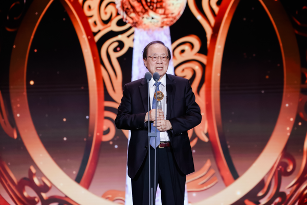 胜亿配资  第17届影响世界华人盛典在京举行 姚期智获“终身成就奖”