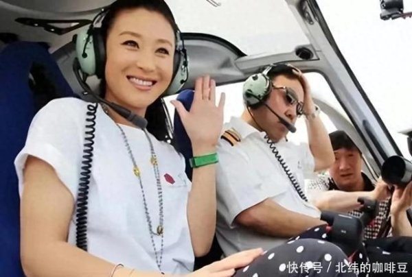 诚信配资 48岁苗圃近照洋气，当初她果断嫁人，圆了父母的心愿 如今生活美满